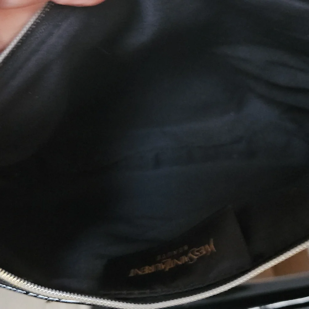 Yves Saint Laurent Cosmetics Bag. - Picture 10 of 11
